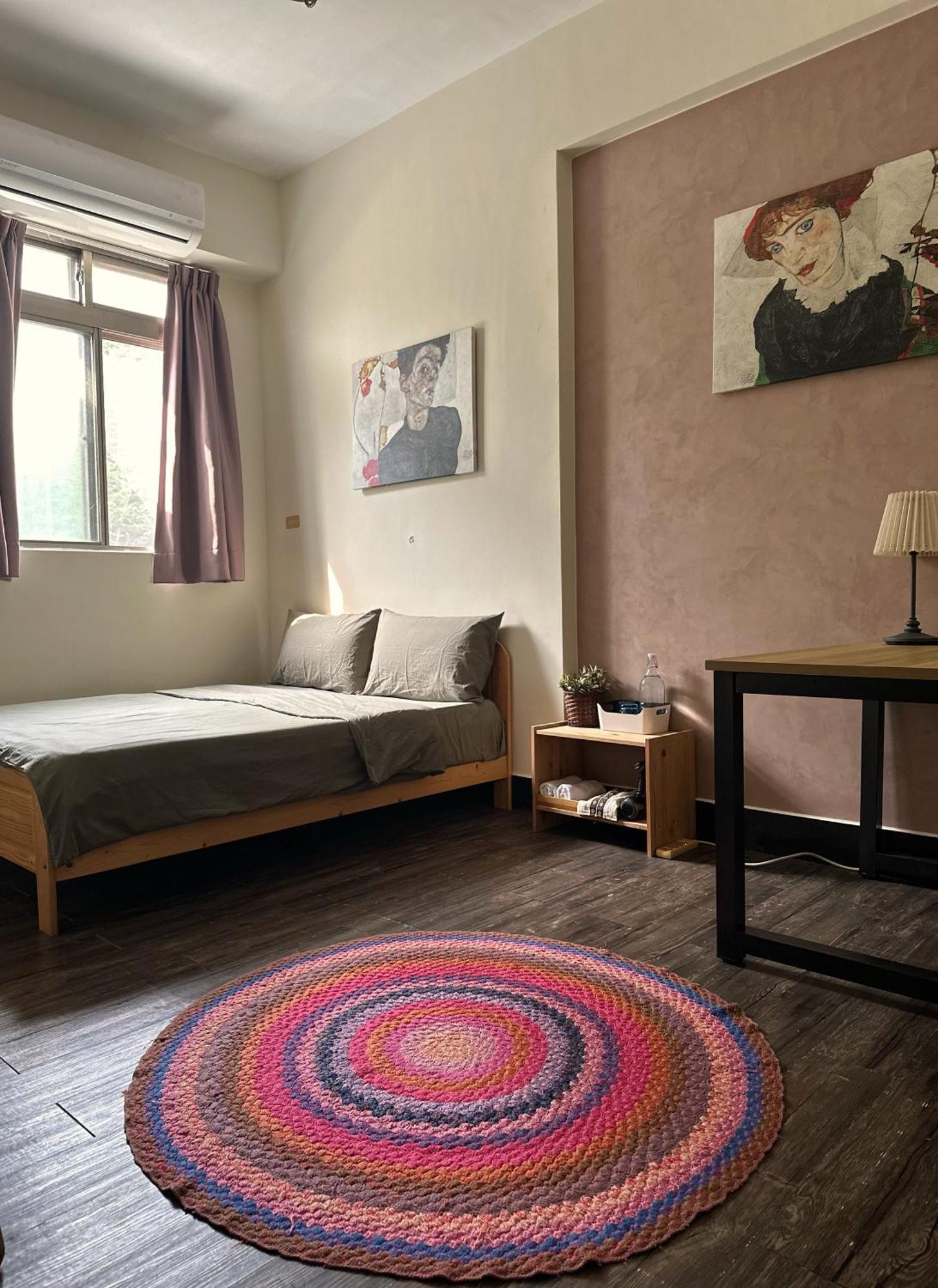 Dulan The Travel Bug Bistro Inn Donghe Bagian luar foto