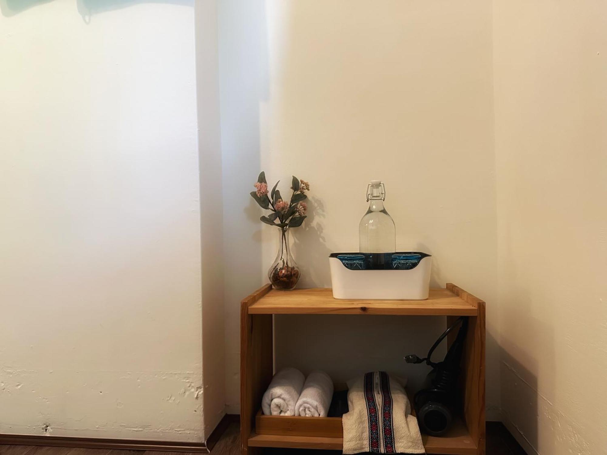 Dulan The Travel Bug Bistro Inn Donghe Bagian luar foto