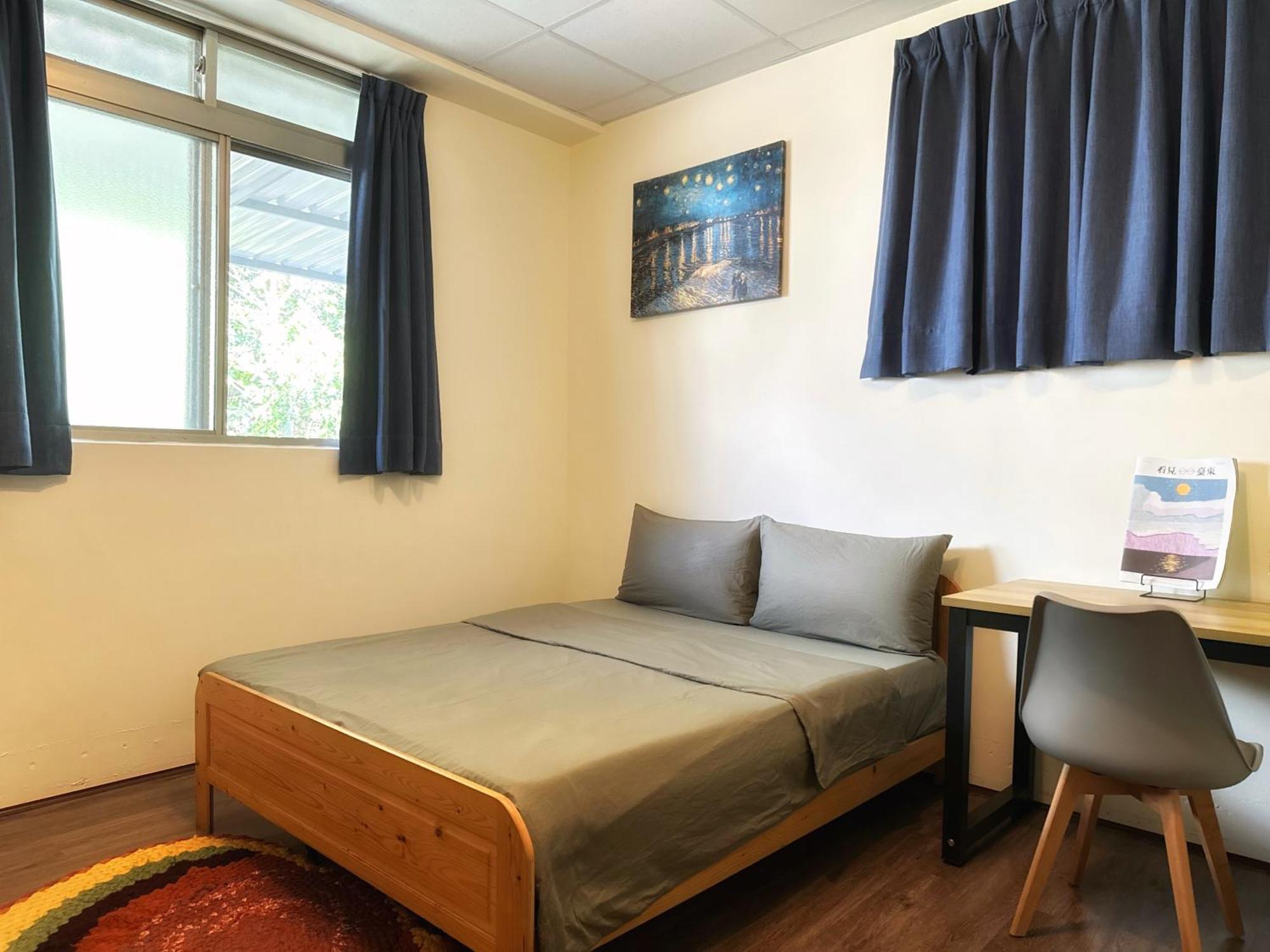 Dulan The Travel Bug Bistro Inn Donghe Bagian luar foto