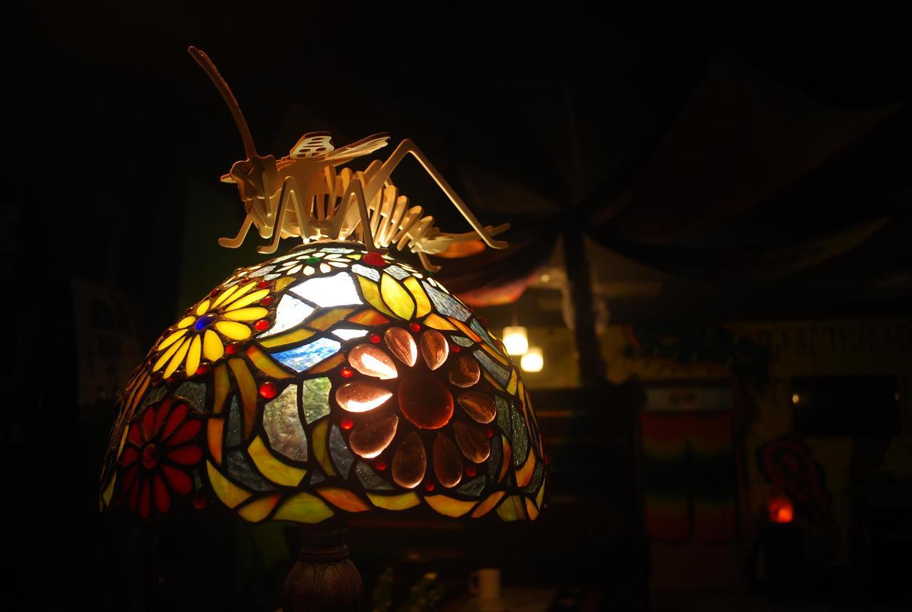 Dulan The Travel Bug Bistro Inn Donghe Bagian luar foto