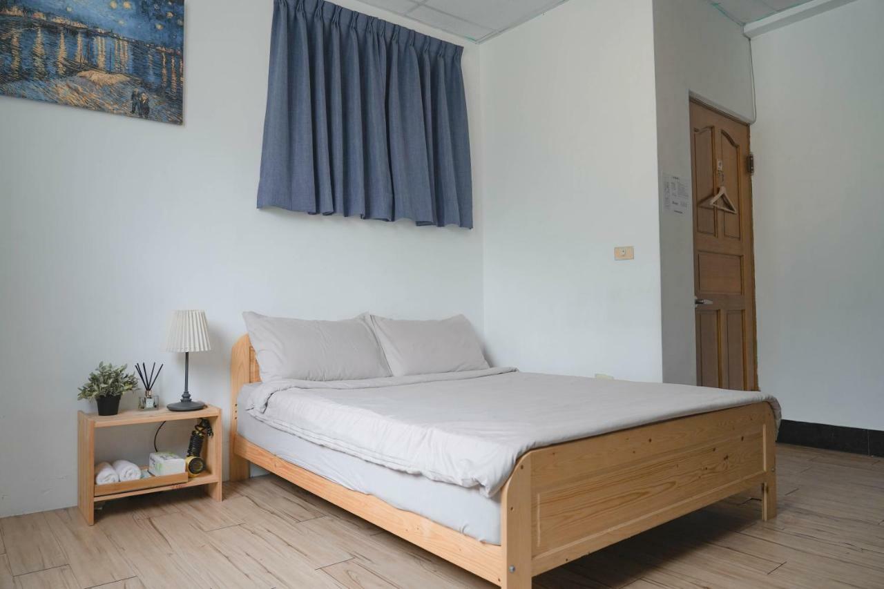 Dulan The Travel Bug Bistro Inn Donghe Bagian luar foto