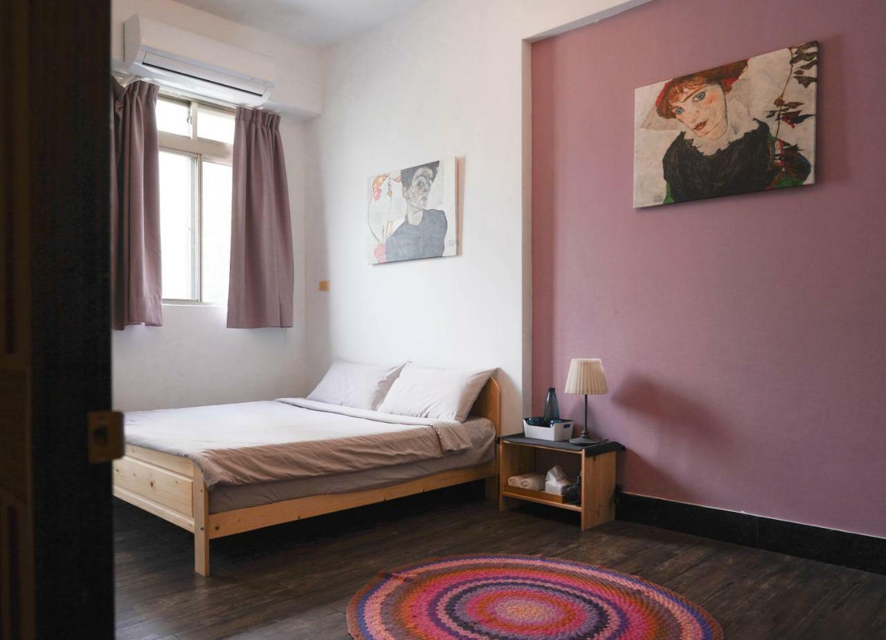 Dulan The Travel Bug Bistro Inn Donghe Bagian luar foto