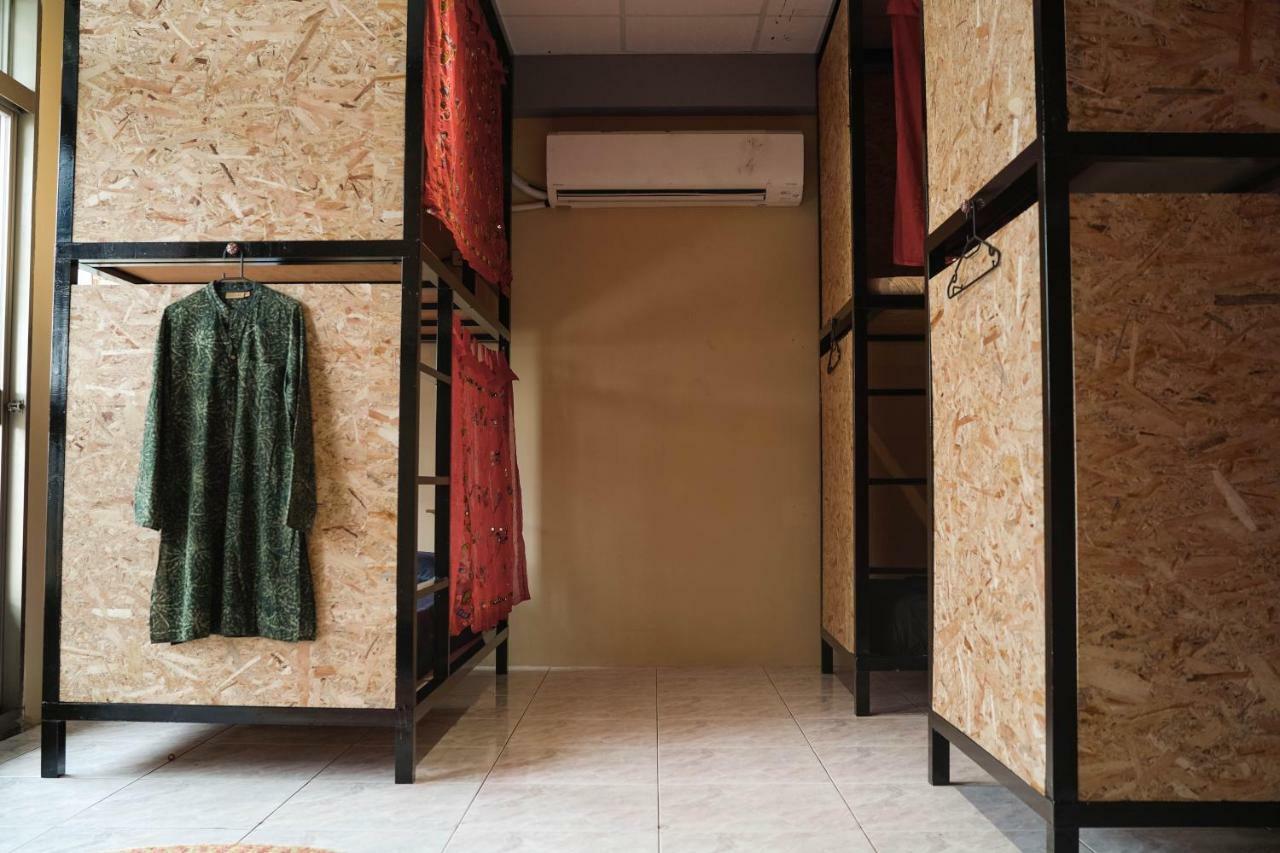 Dulan The Travel Bug Bistro Inn Donghe Bagian luar foto