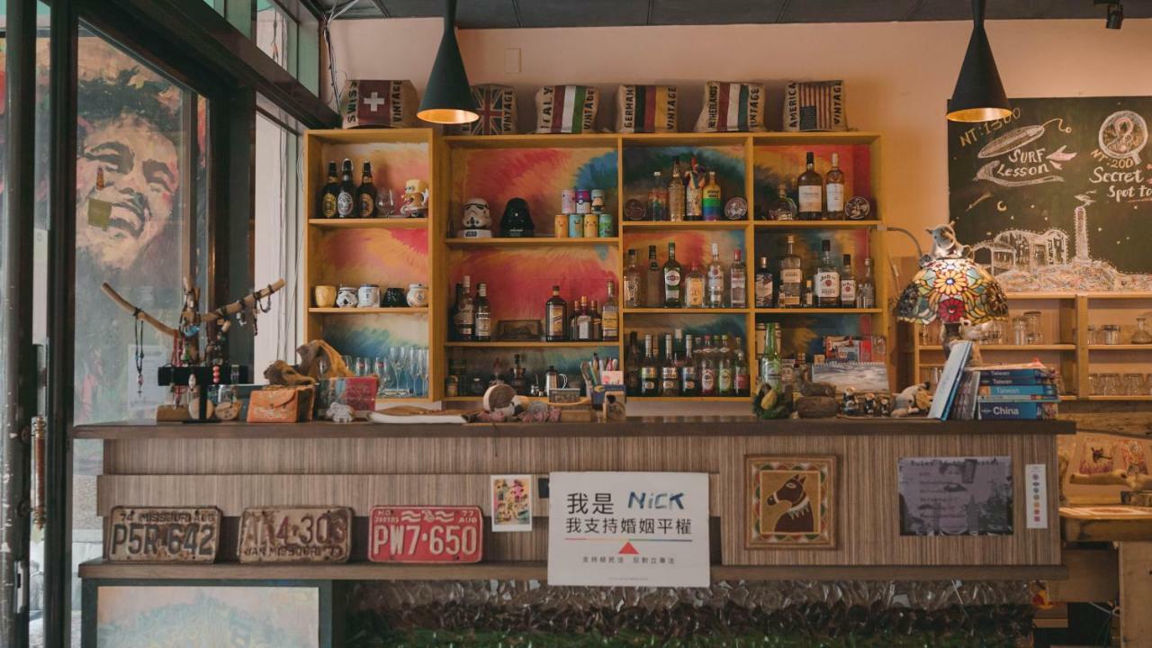 Dulan The Travel Bug Bistro Inn Donghe Bagian luar foto
