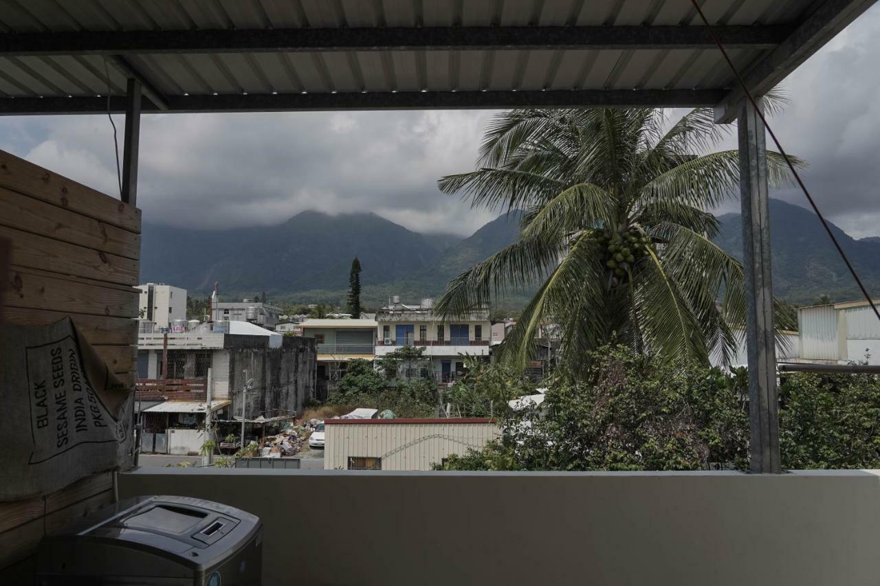 Dulan The Travel Bug Bistro Inn Donghe Bagian luar foto